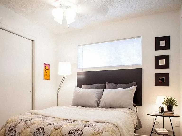 Casa 39 Apartments bedroom with closet and decor