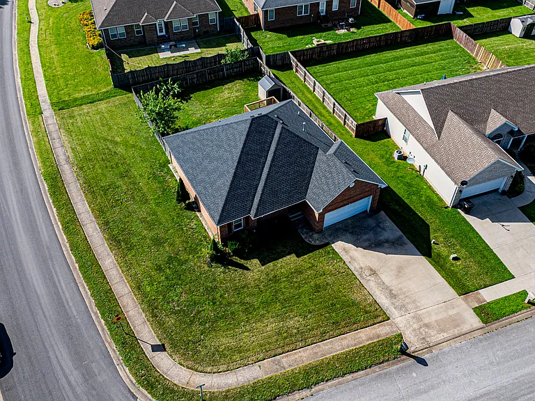 1304 Primrose Ct — Photo 5