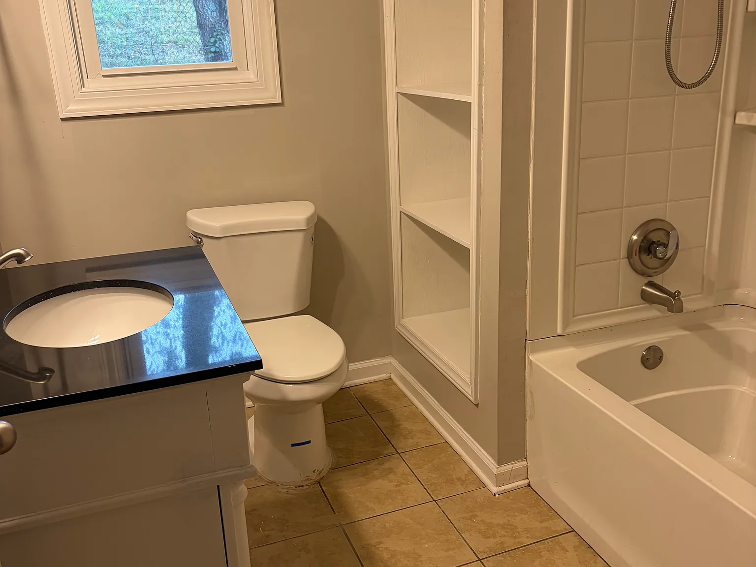 2 bed, 1037 sqft, $1,233 — Photo 2