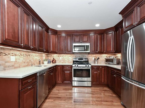 5th image of 608 Carman Ave Unit C5