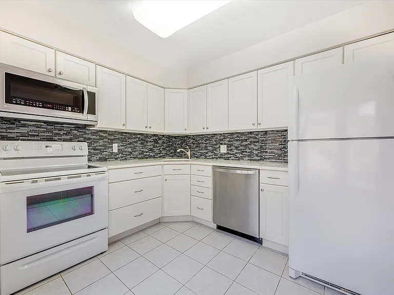 900 Valley Rd #B4 — Photo 19