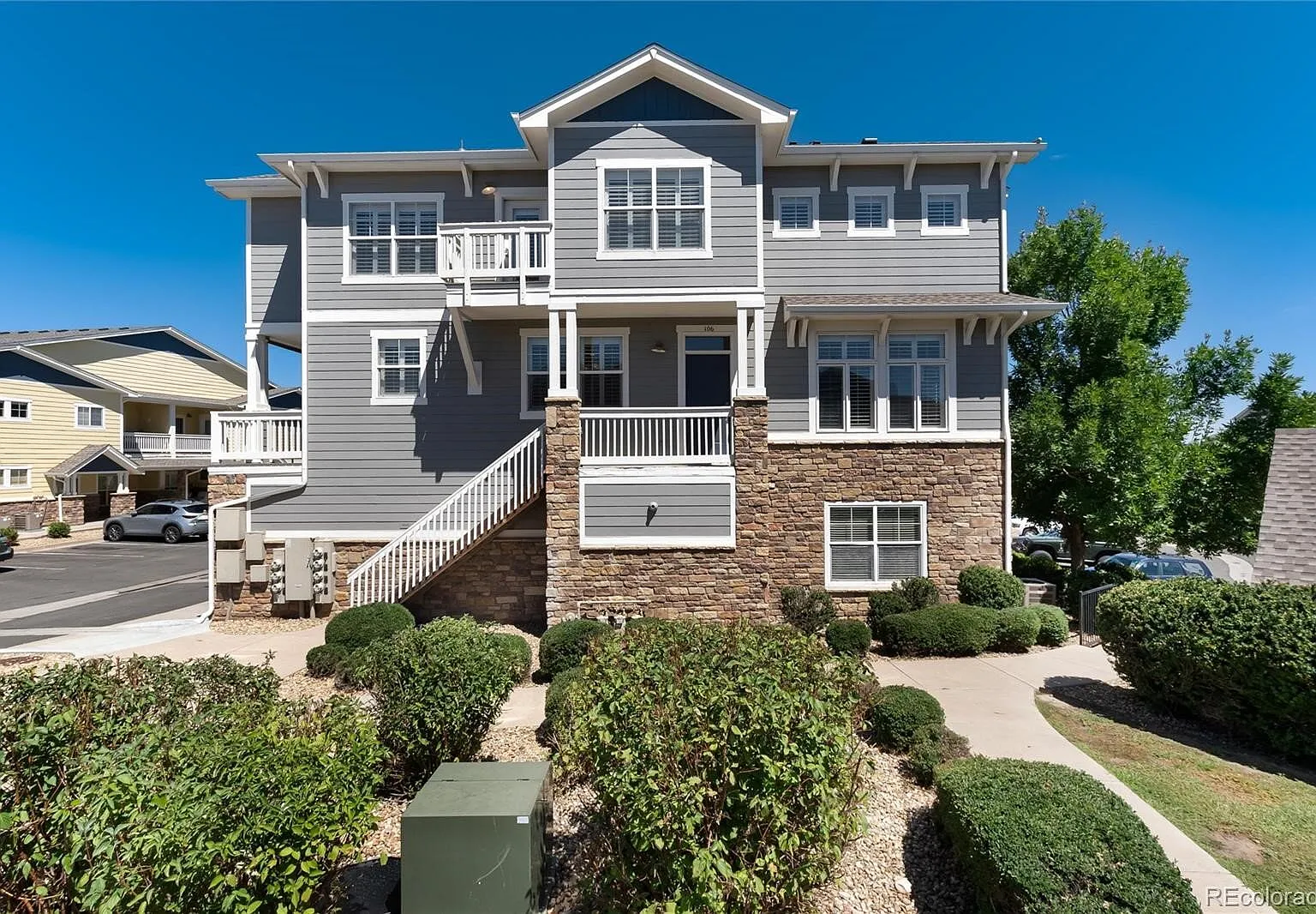 4 bed, 2.5 bath, 2315 sqft, $3,000 — Photo 3