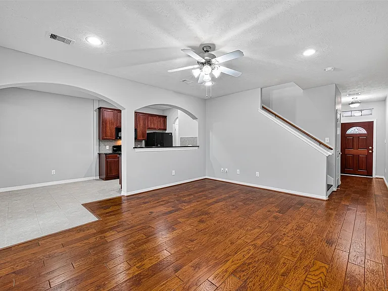8910 Minola Oaks Dr — Photo 7