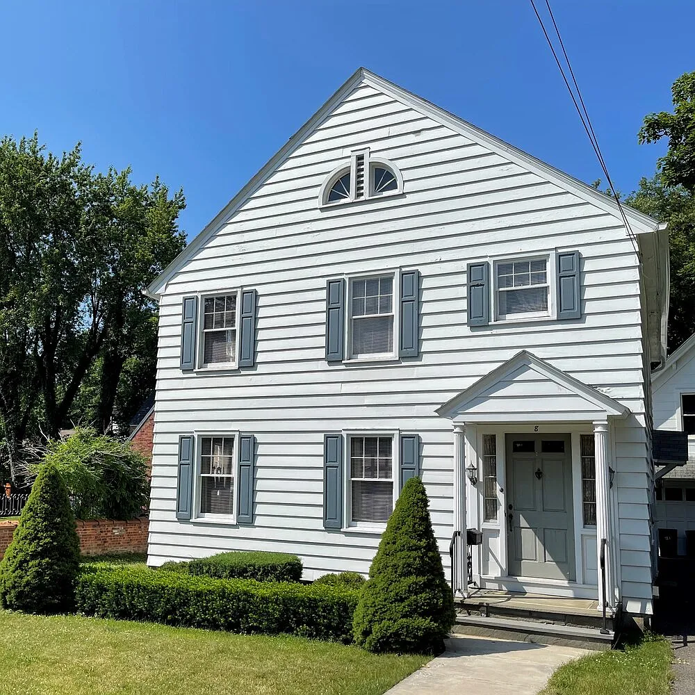 5 bed, 2400 sqft, $860 — Photo 1