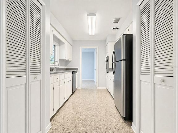 3rd image of 611 RIDGEFIELD AVENUE