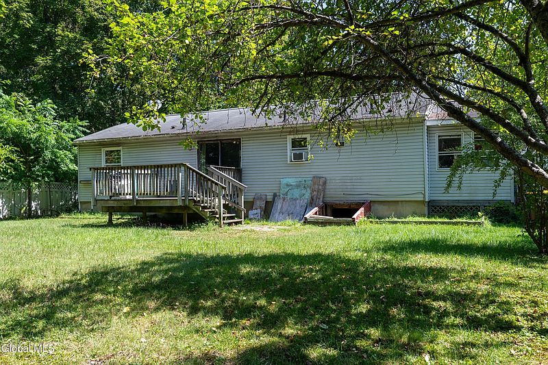 3rd image of 118 Eastern Avenue