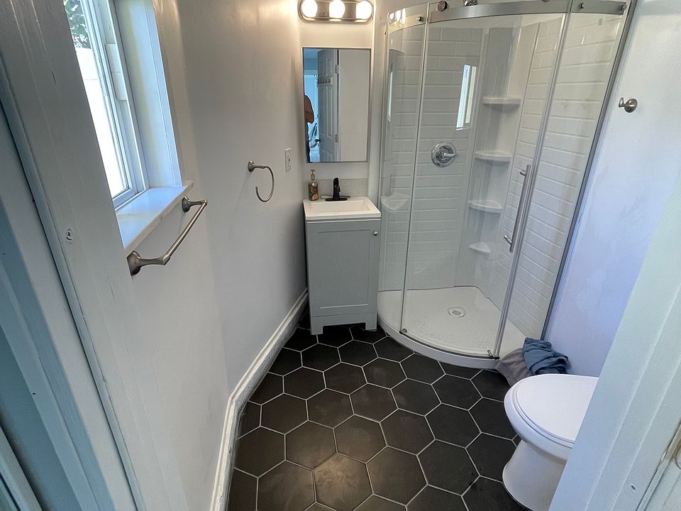 1st image of 608 W Manor Dr