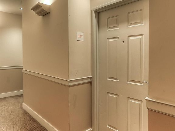 5th image of 300 S 16th St APT 1007