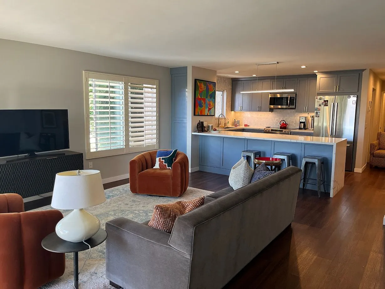 2 bed, 1200 sqft, $4,100 — Photo 2