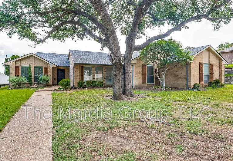 2702 Lookout Pl — Photo 2