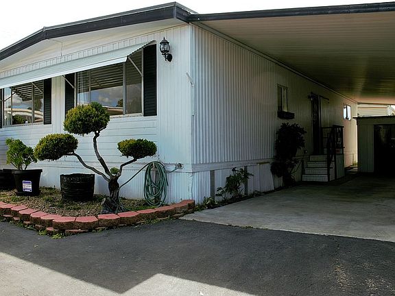 Right Front/Carport
