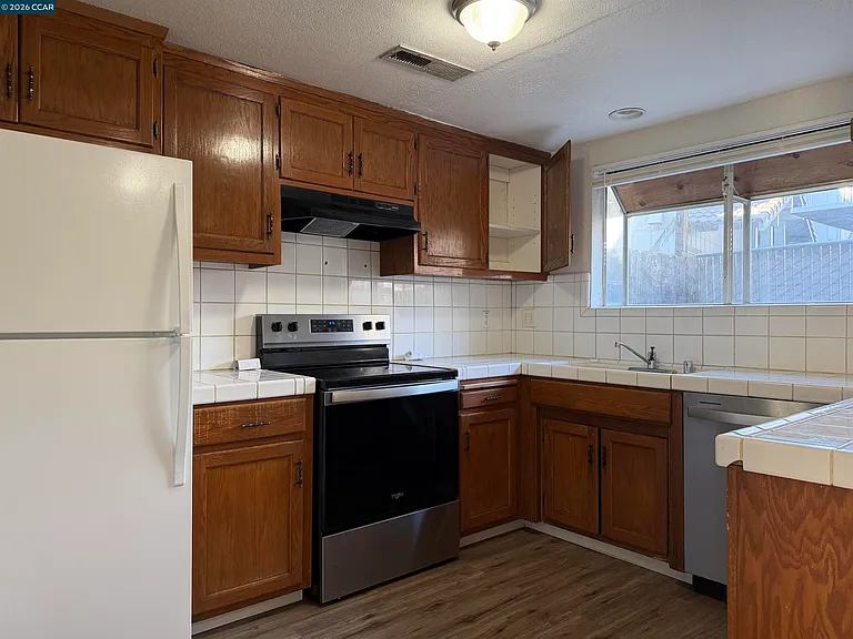 1648 W North Bear Creek Dr — Photo 9