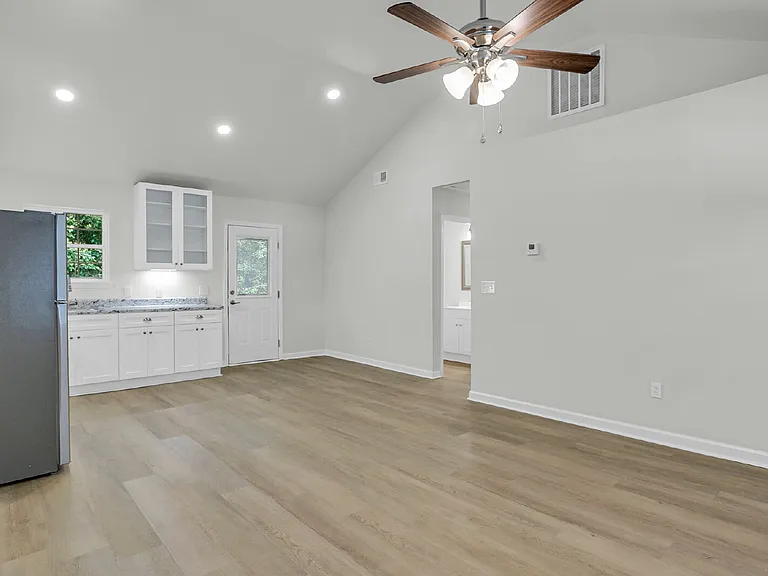 2108 California Ave — Photo 8