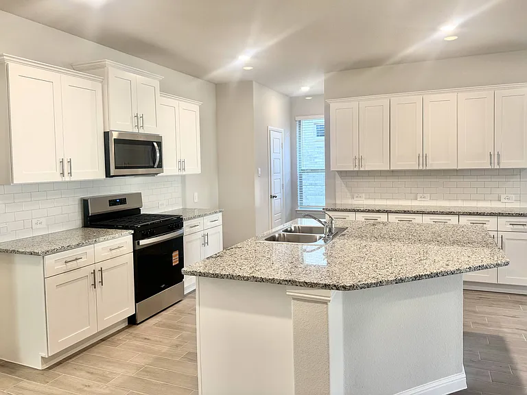 1215 Rockwater Dr — Photo 5