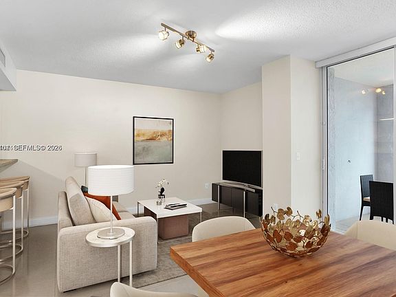 4th image of 170 SE 14th St APT 1506