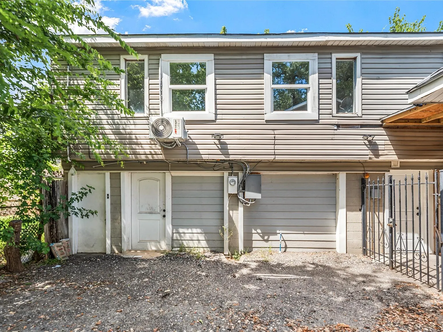 1 bed, 1.0 bath, 700 sqft, $1,050 — Photo 2