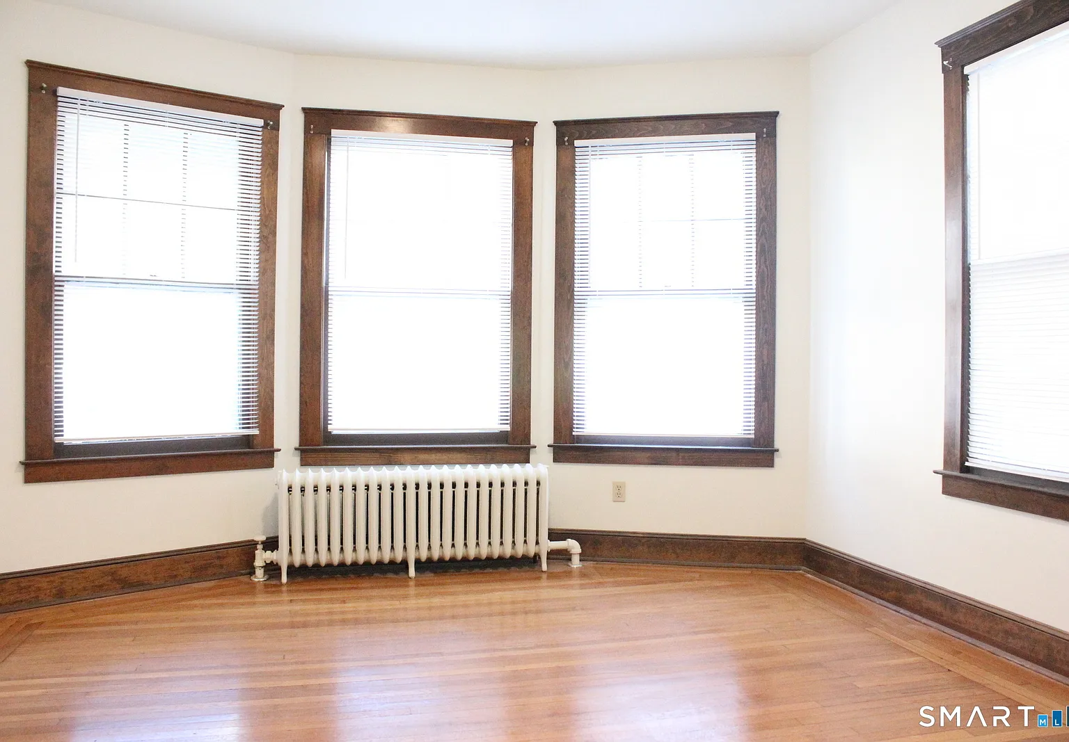 3 bed, 1.0 bath, 1392 sqft, $2,600 — Photo 3