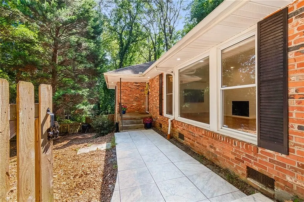 3 bed, 2.0 bath, 1420 sqft, $3,250 — Photo 4