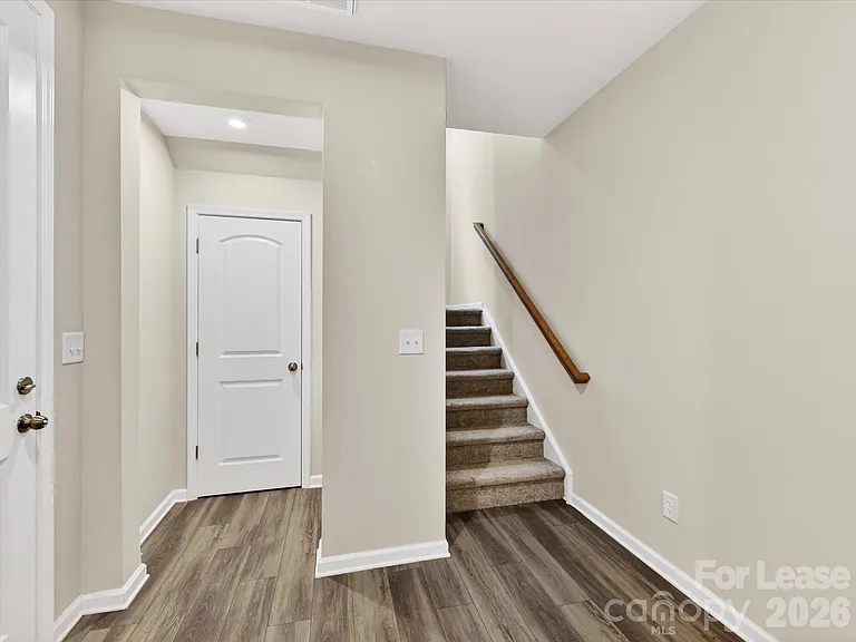 420 Burr St — Photo 5