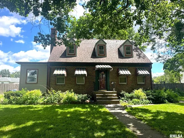 106 N Olin St, Altona, IL 61414