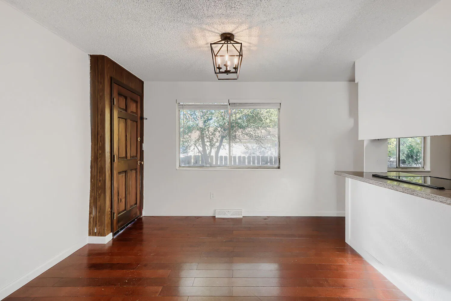 2 bed, 1008 sqft, $1,900 — Photo 4
