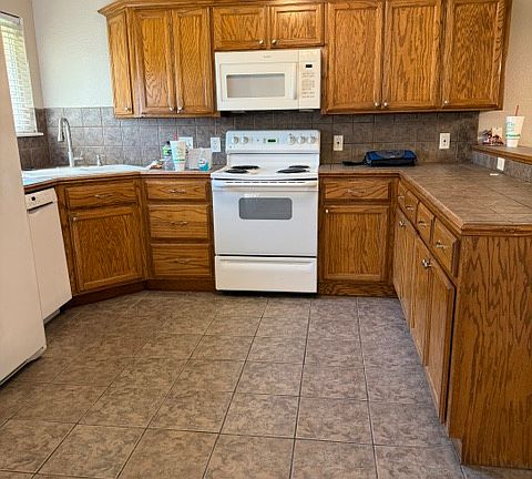 5th image of 21923 Pleasant Ridge Rd