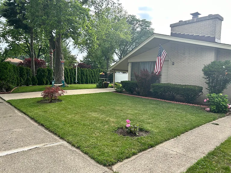 8500 Frontage Rd — Photo 1