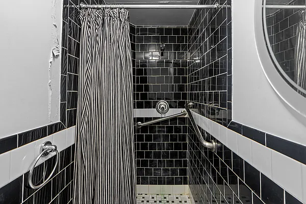 Sold by Jaymore Realty LLC | media 31