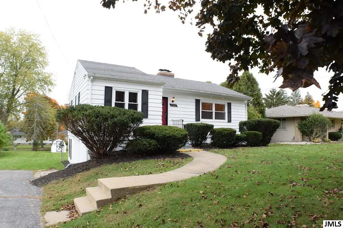 2300 Maple Dr photo 1