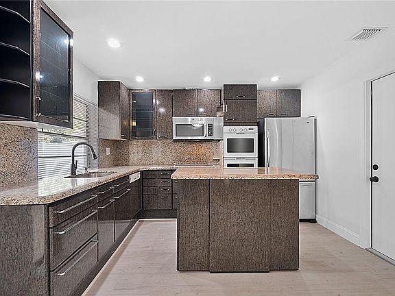 5th image of 807 NW 7th St