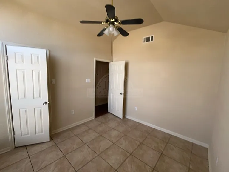 3906 Lone Oak Dr — Photo 16