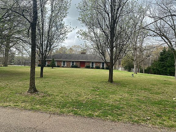 Huge front yard, low traffic