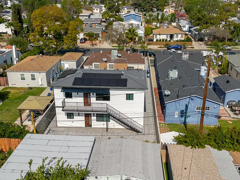 11120 1/2 Emelita St — Photo 21