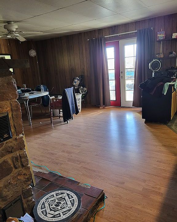 1st image of 609 Meadow Crest Dr