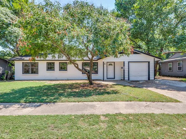 109 SW Moody St, Burleson, TX 76028