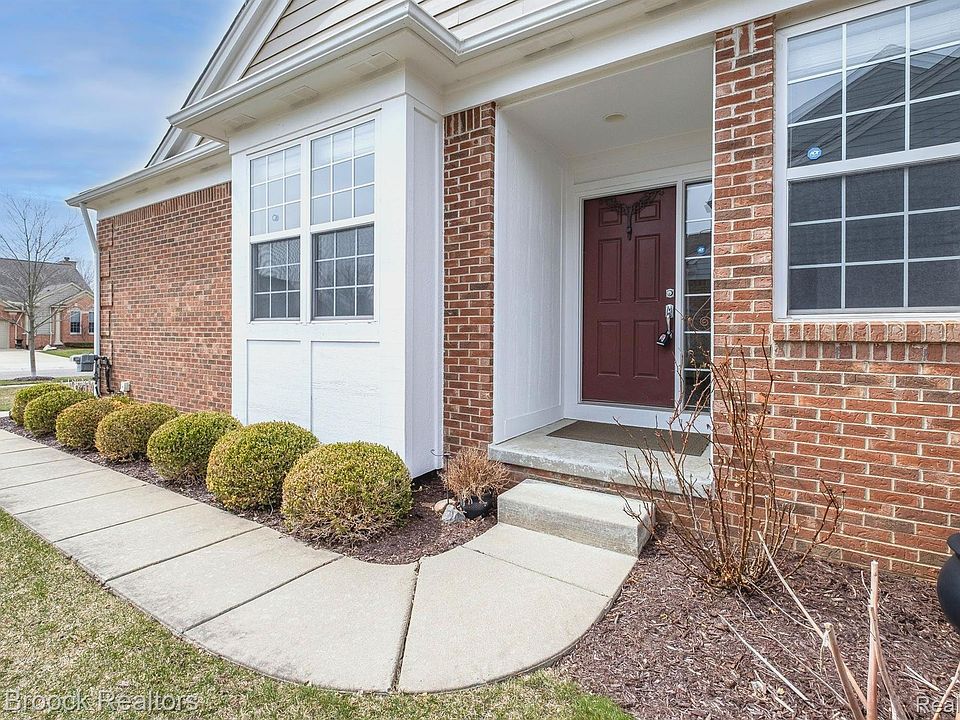 1st image of 49128 Rainbow Ln S