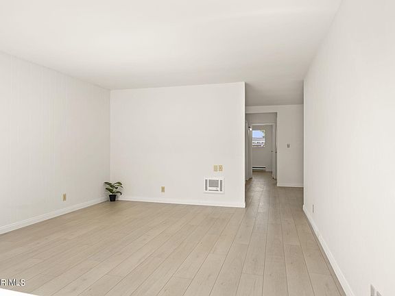 5th image of 215 Lark Ellen Ave