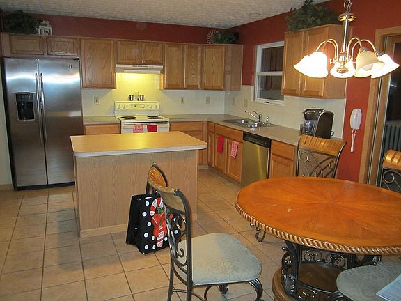 5th image of 7942 Ambrose Bend