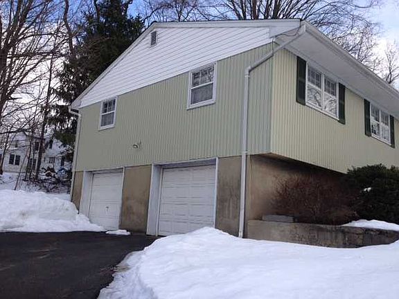 2nd image of 2 Woodvue Ct