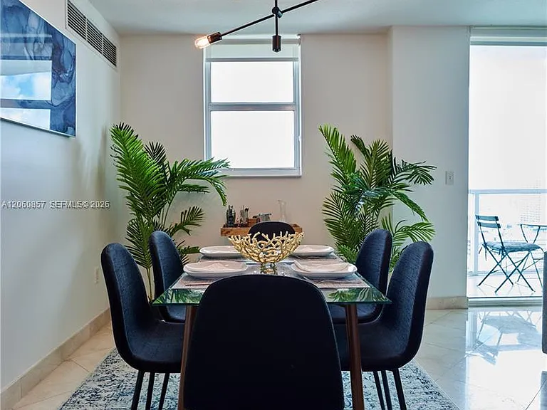 31 SE 5th St #3201 — Photo 8