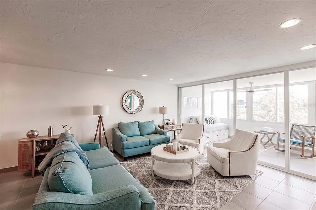 2 bed, 2.0 bath, 1200 sqft, $9,550 — Photo 3