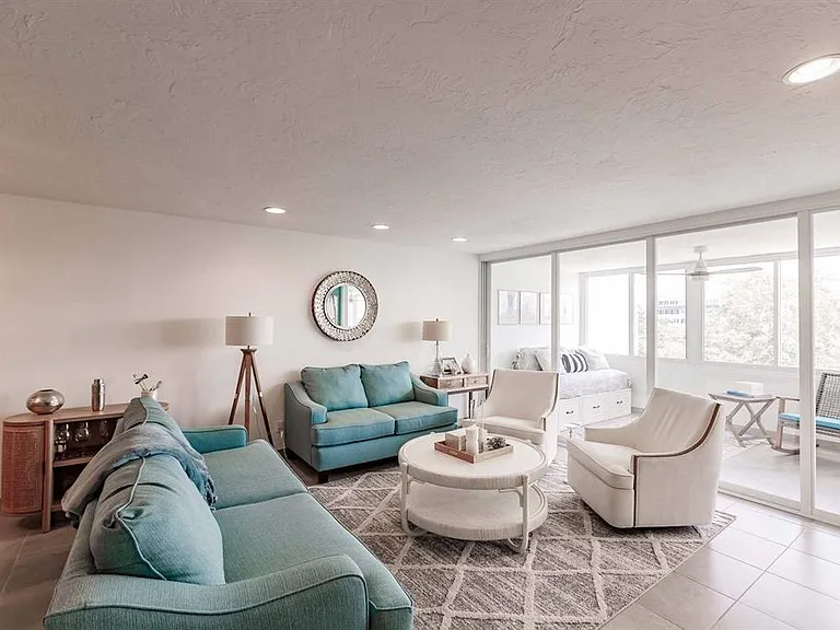 1125 W Peppertree Dr #407 — Photo 3