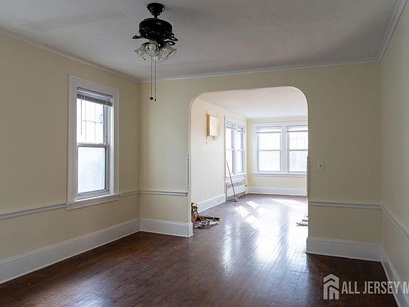 3rd image of 46 Catalpa Ave Floor 2