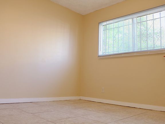 Master Bedroom/ Recamara Principal