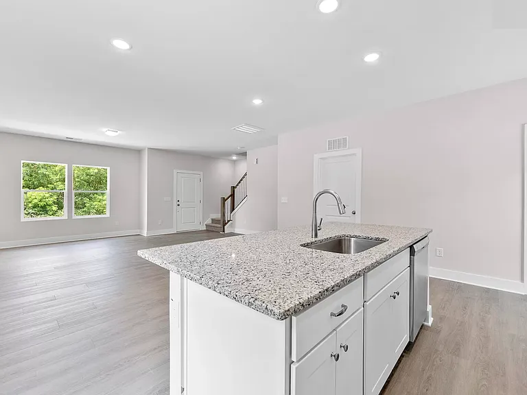 106 N Benjamine St — Photo 4