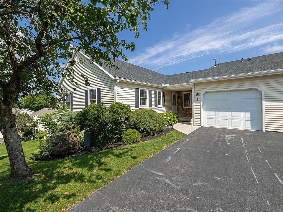 1st image of 8 Braintree Cres