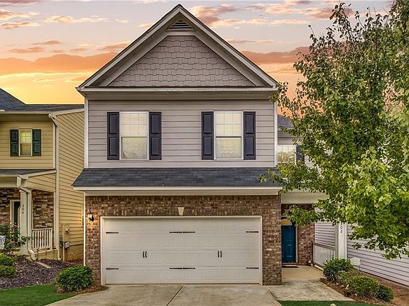 2nd image of 302 Lakeside Ln