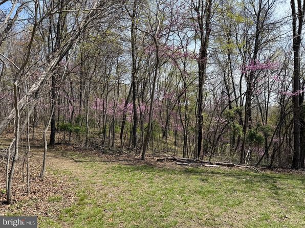 634 Choke Cherry Ln, Great Cacapon, WV 25422