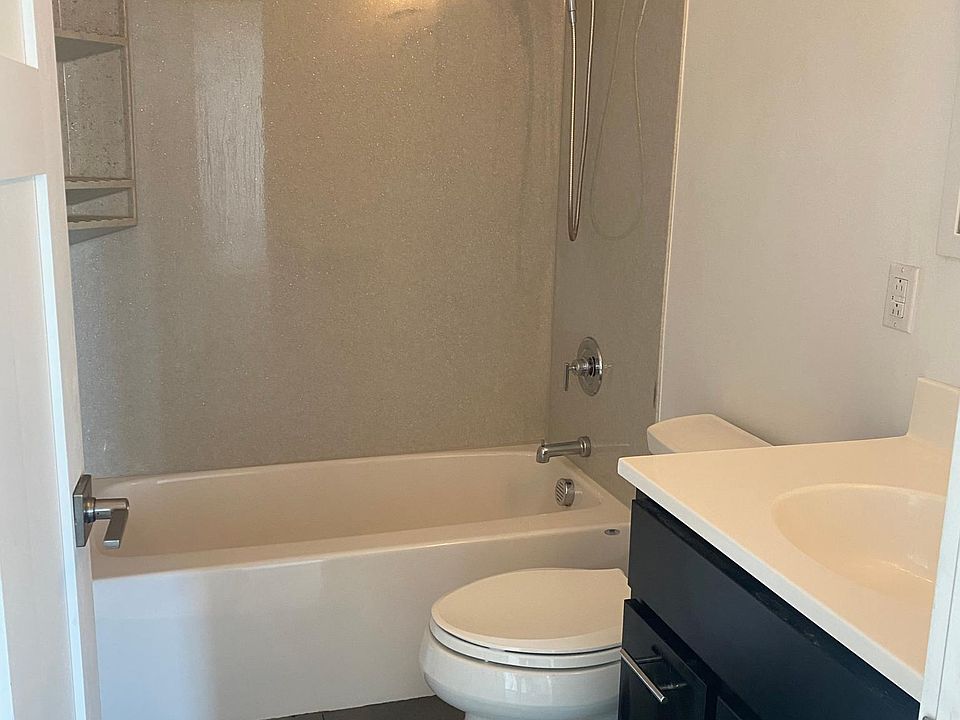 2 full bathrooms. Tub / shower