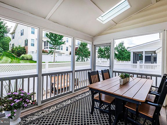4th image of 2608 Queensland Dr